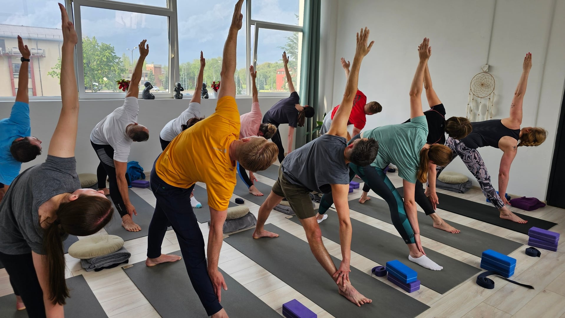 Gruppi di yoga per principianti e avanzati