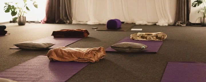 Sessione di breathwork di rinascita di gruppo con Rimas