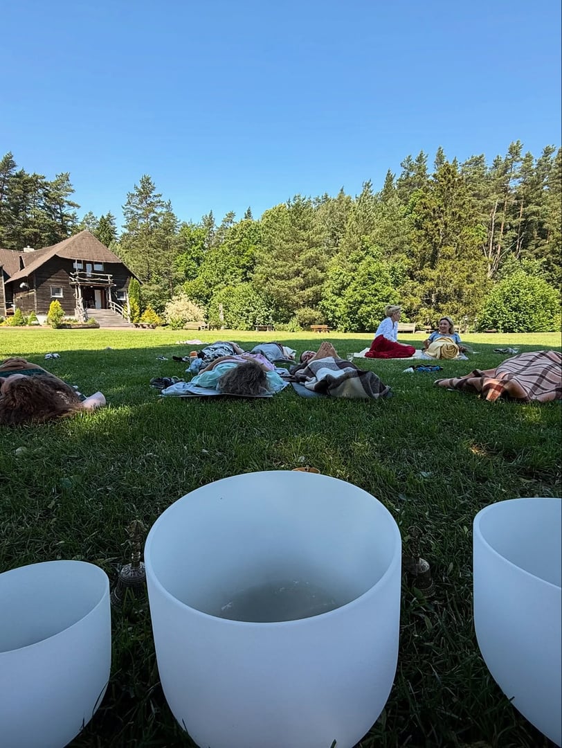 Meditazione con campane di cristallo a Palanga