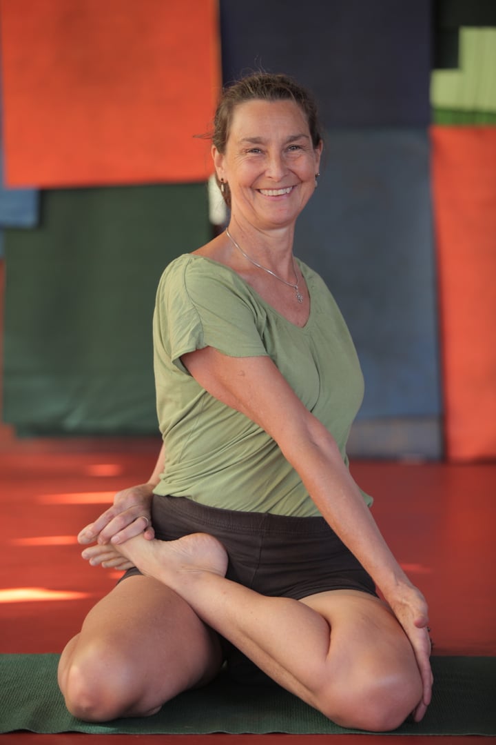 vacanza di yoga Iyengar a Creta, Grecia, con Victoria Bridges