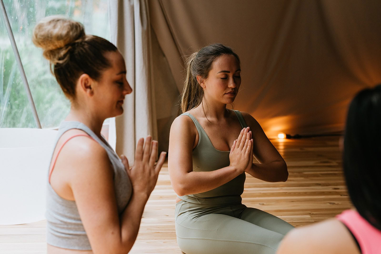 Vibrazioni d’Amore con Jack, Soorya, Matthew e Deviki: Canto Kirtan Comunitario | Nectar Yoga Bowen Island — Nectar Yoga