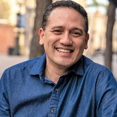 Ritiro comunitario con Meg Medina: Celebrare le storie Latinx nella letteratura per bambini