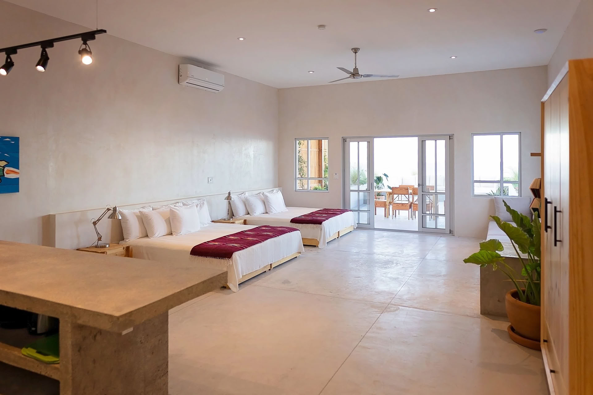 RISE Exclusive Ritiro Yoga per Insegnanti: Formazione Assistita Hands on & Ritiro con Kate Moon