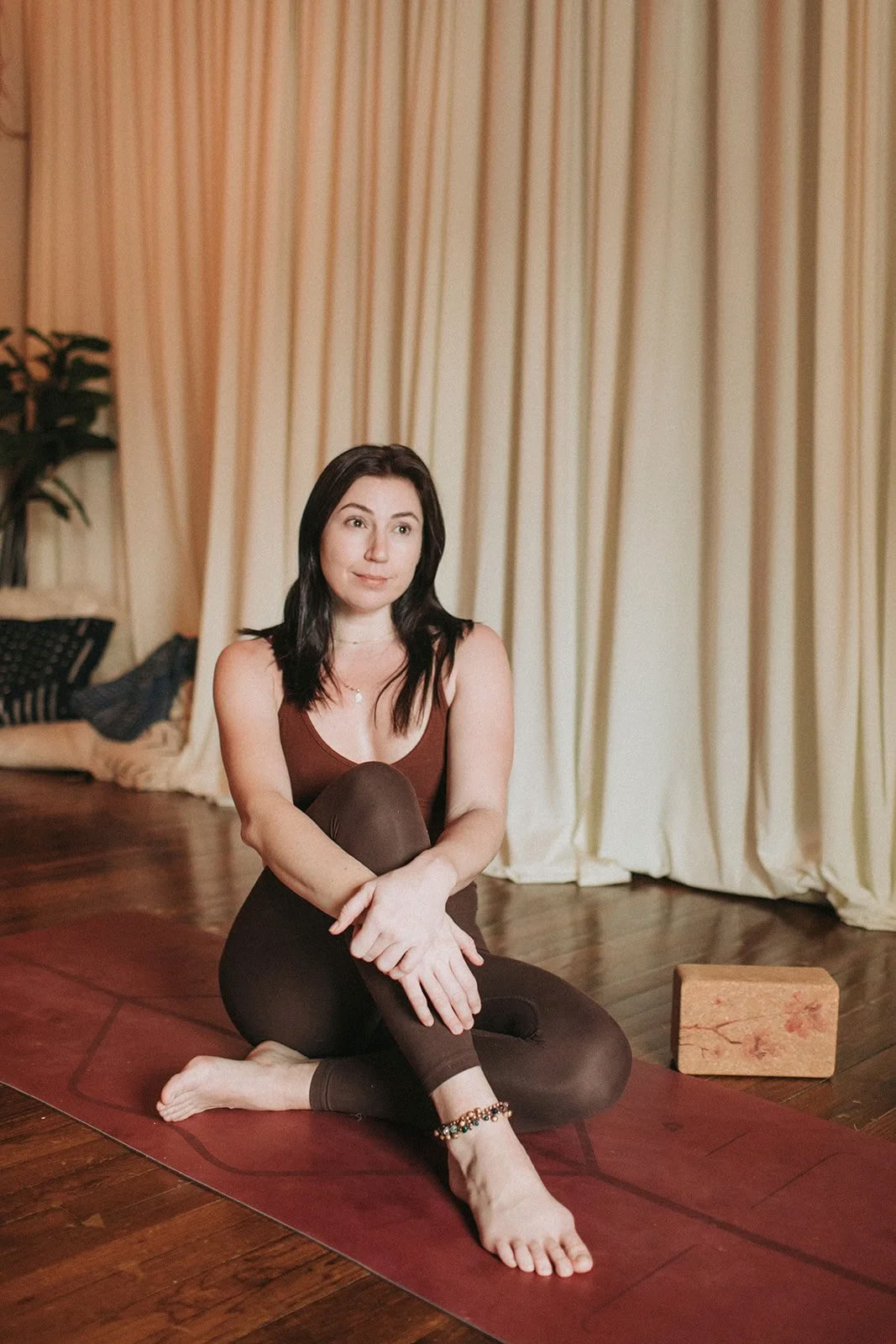 RISE Exclusive Ritiro Yoga per Insegnanti: Formazione Assistita Hands on & Ritiro con Kate Moon