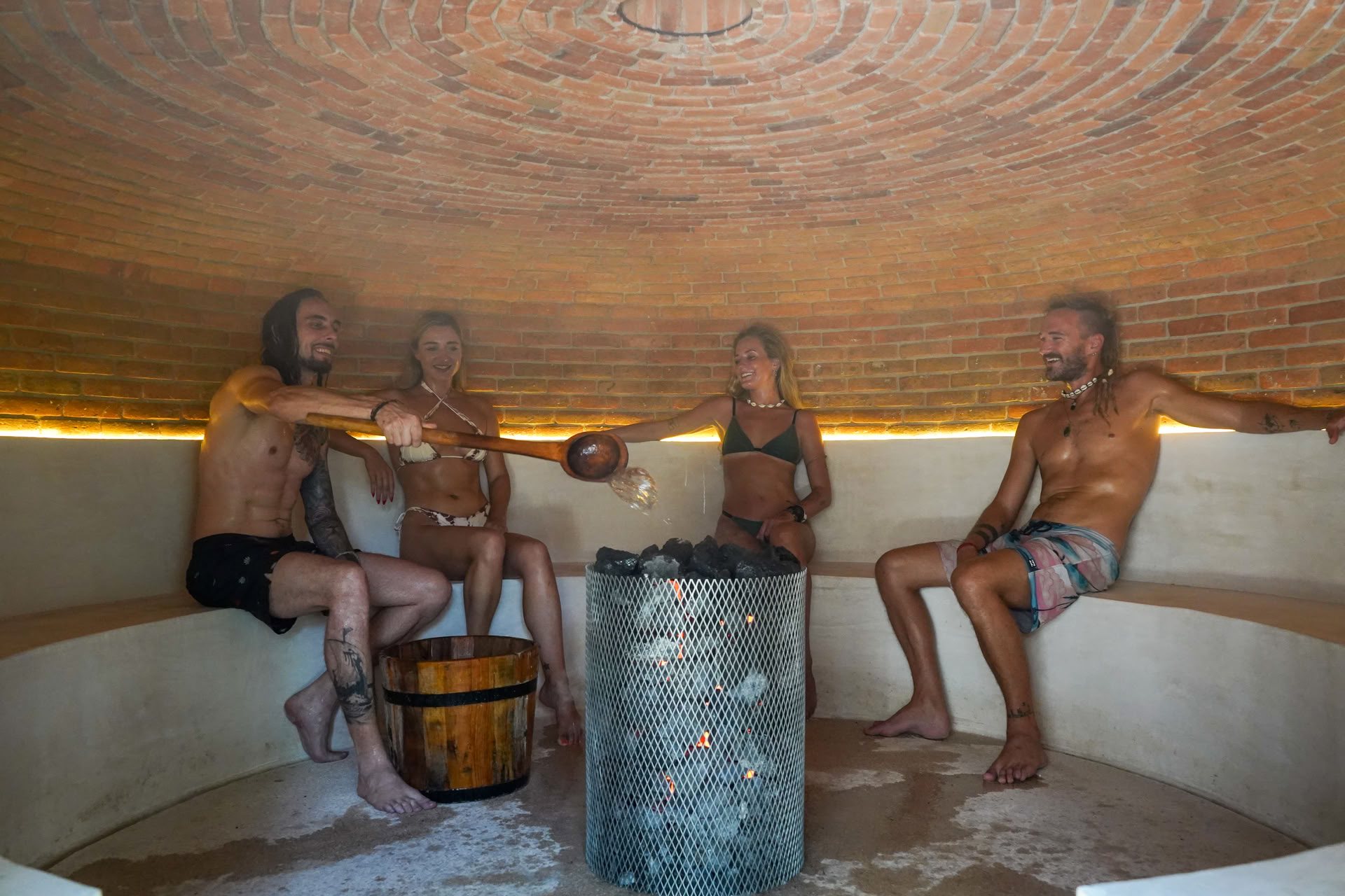 Sauna + immersione in acqua fredda + palestra nella giungla