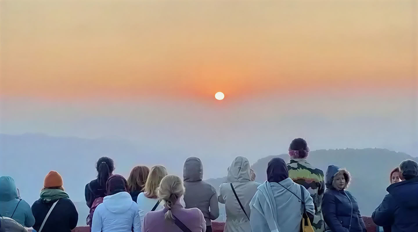 100 Ore di Formazione Insegnanti di Yoga a Rishikesh, India – Maggio 2026
