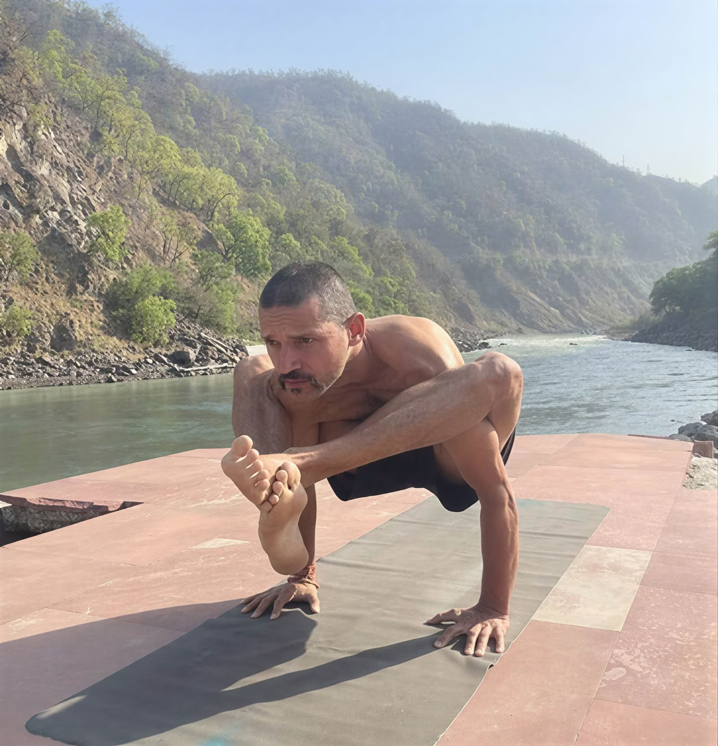 100 Ore di Formazione Insegnanti di Yoga a Rishikesh | Yoga per Principianti