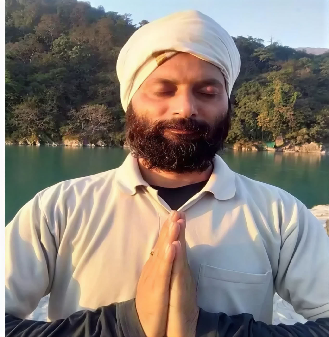 100 Ore di Formazione Insegnanti di Yoga a Rishikesh | Yoga per Principianti