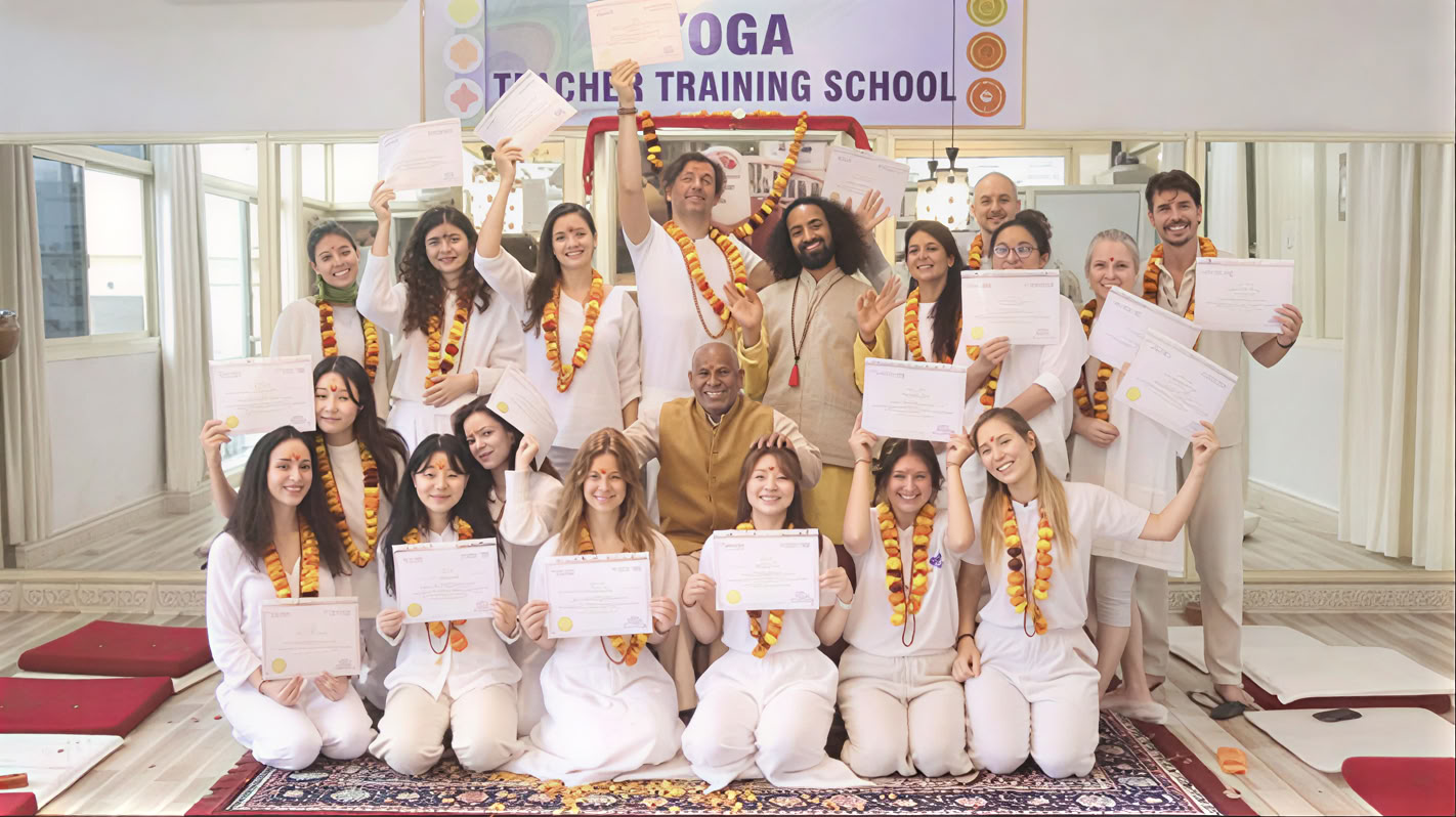 100 Ore di Formazione Insegnanti di Yoga a Rishikesh, India
