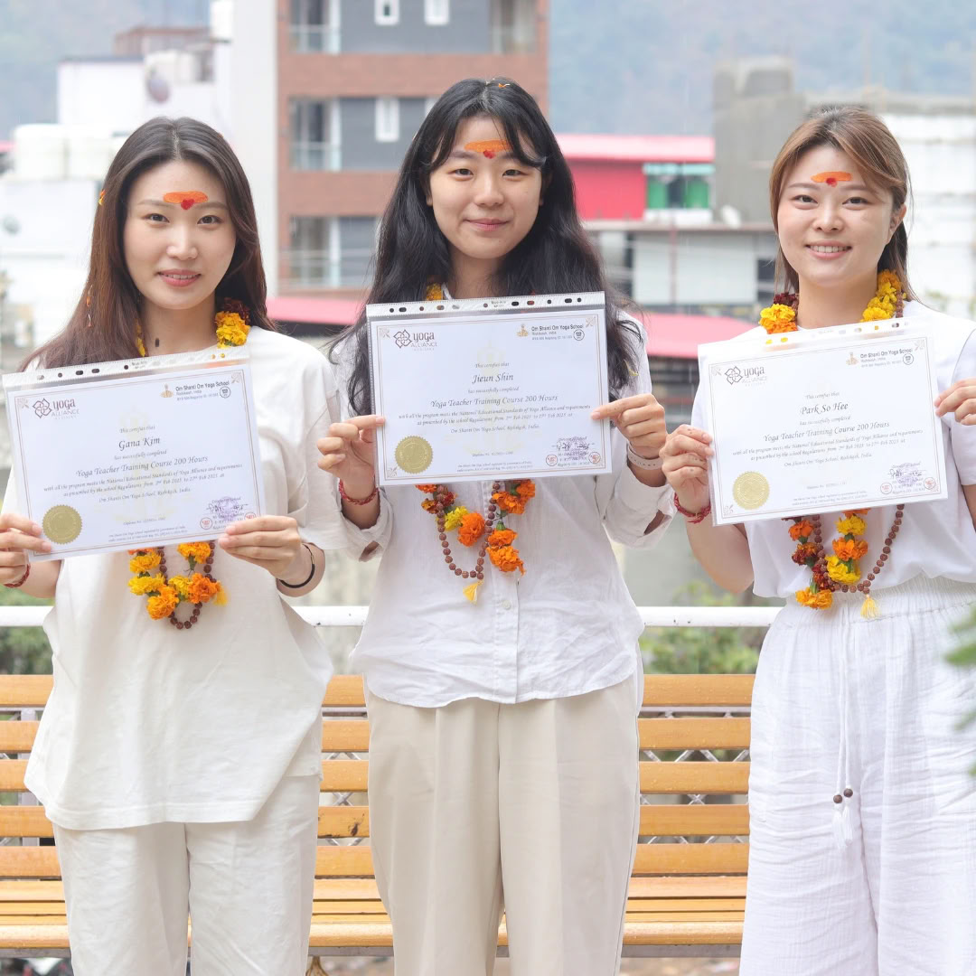 Corso di formazione insegnanti di yoga di 200 ore con guarigione sonora
