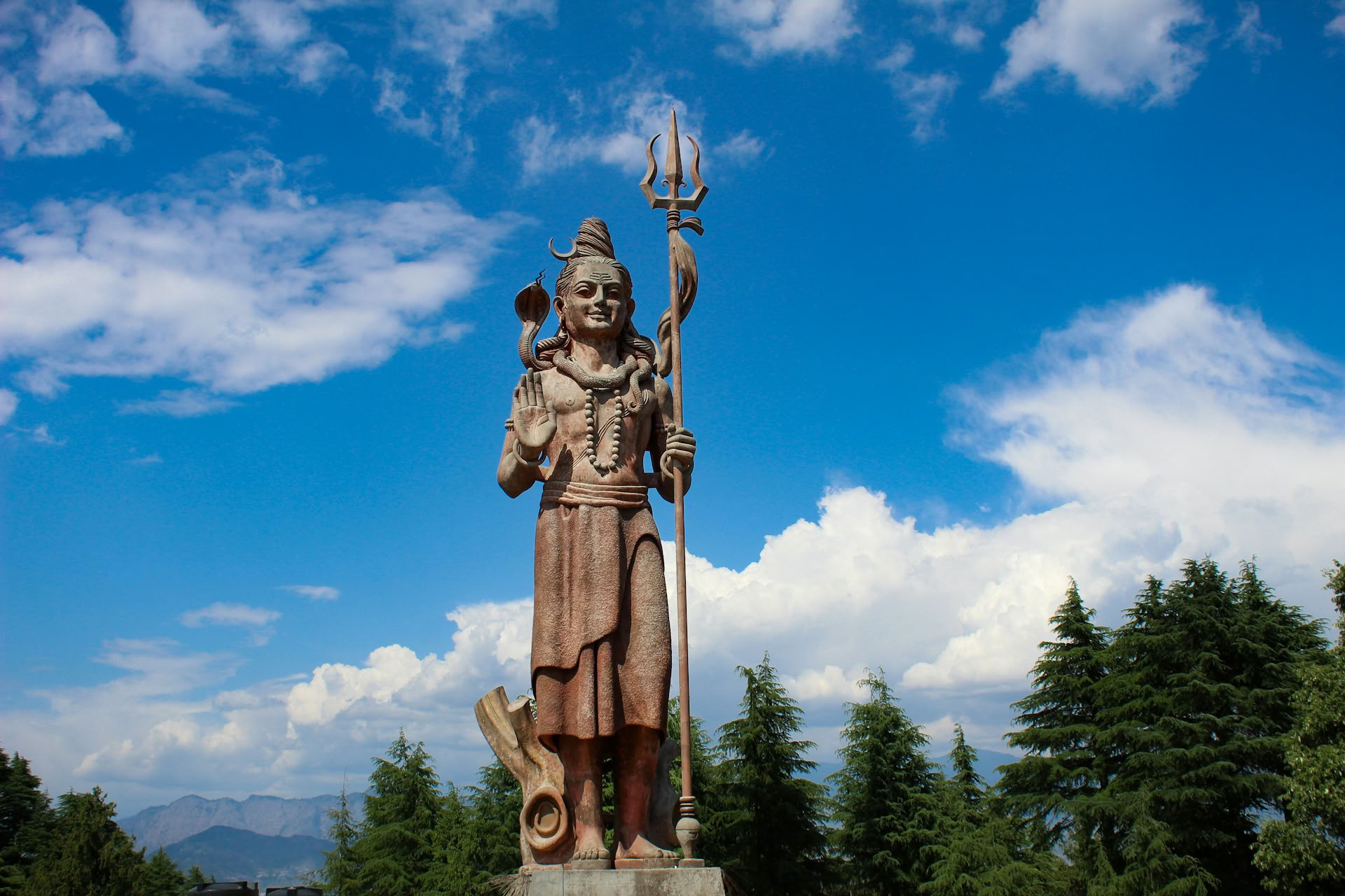 Pine Hills ai Regni del Fiume: Dalhousie, Khajjiar e il Sentiero del Patrimonio di Chamba