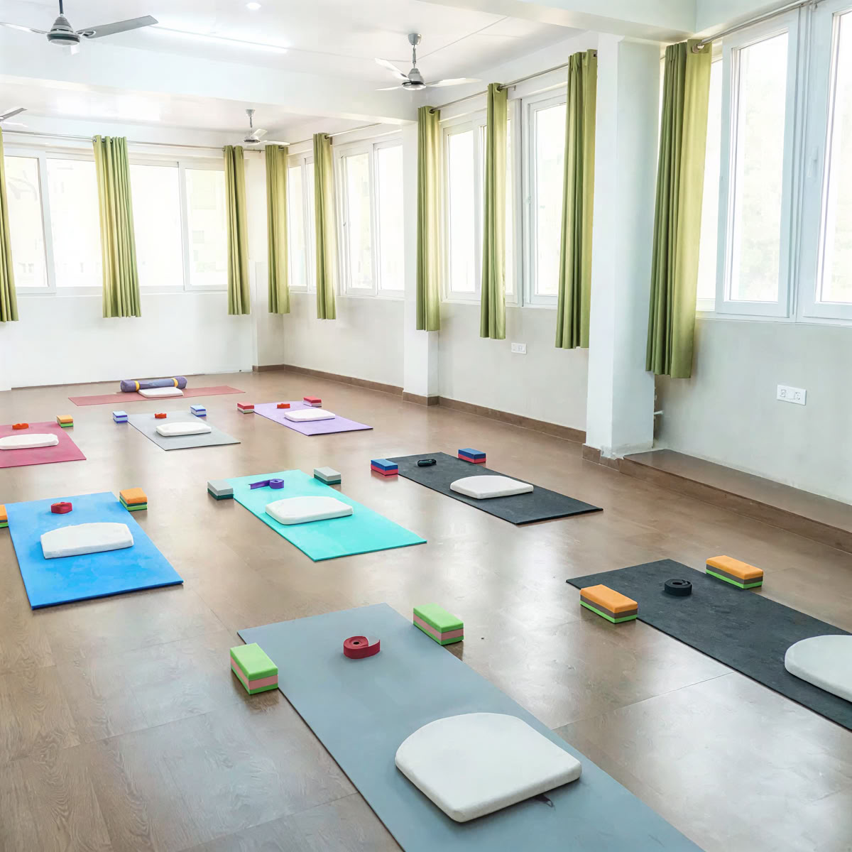 Programma di formazione insegnanti di yoga di 100 ore