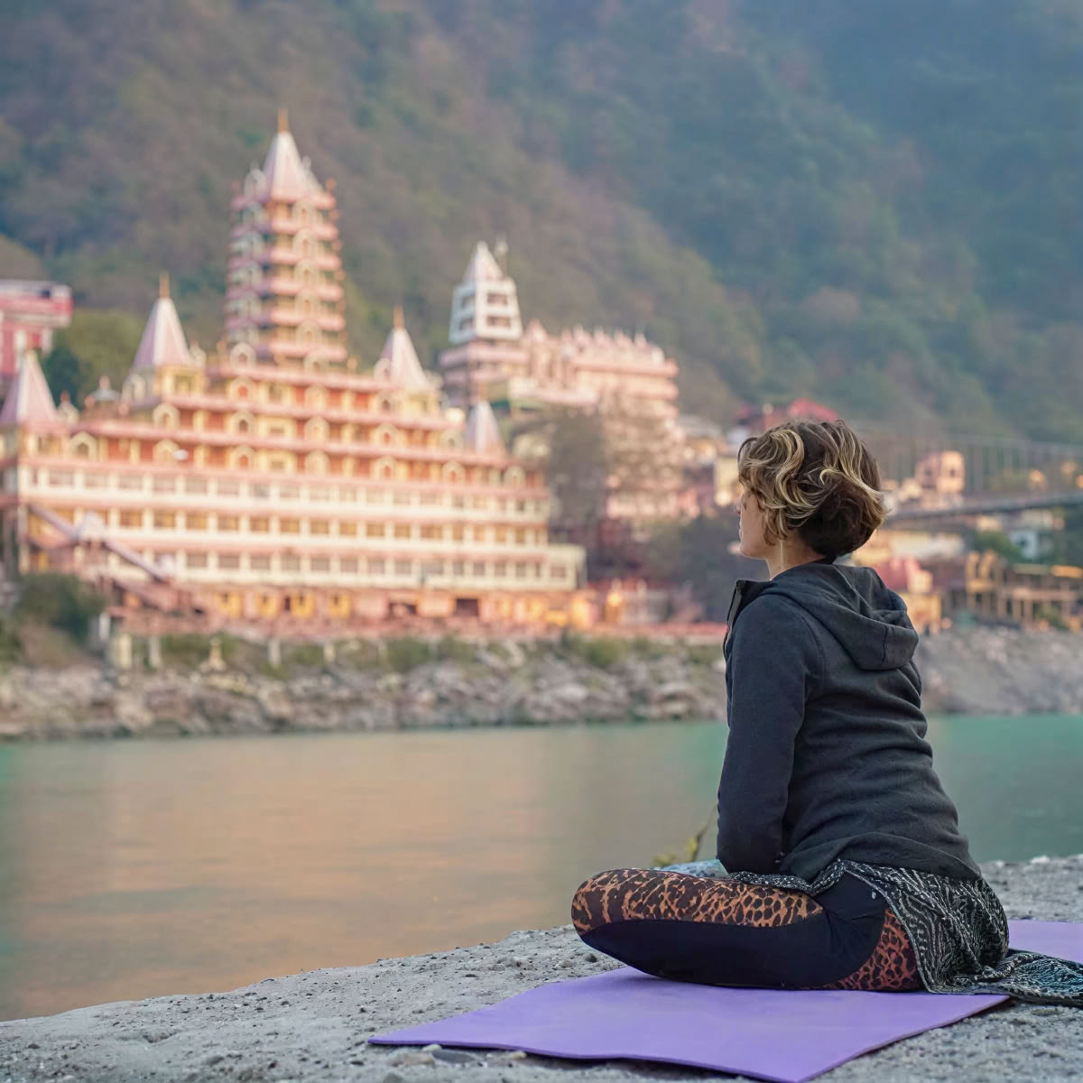 Programma di formazione insegnanti di yoga di 100 ore