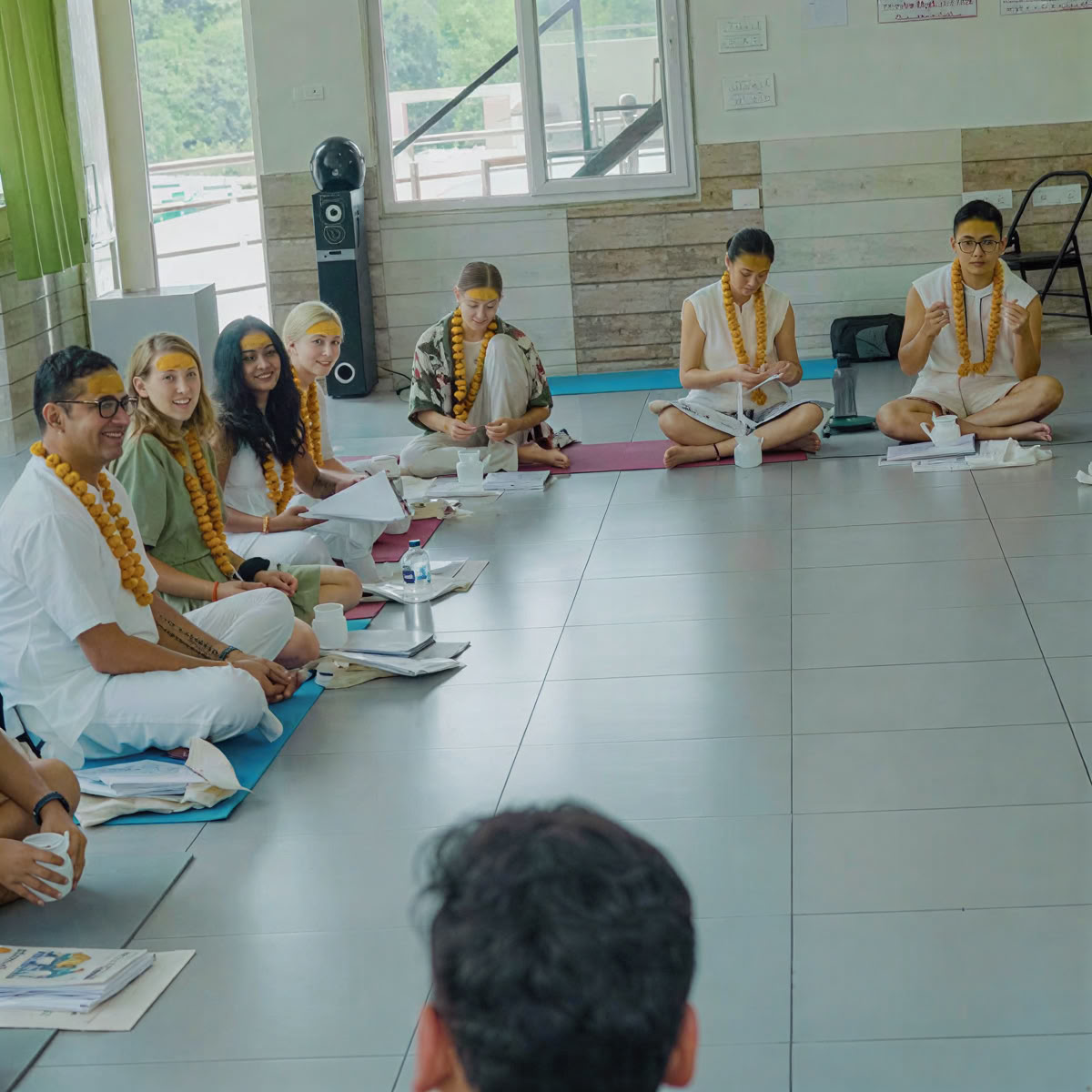 Programma di formazione per insegnanti di yoga di 300 ore