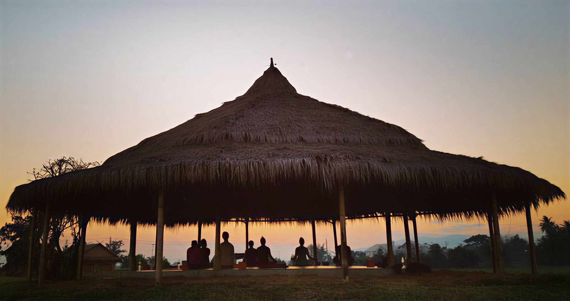 Mala Dhara Shala Yoga all'aperto Sunset