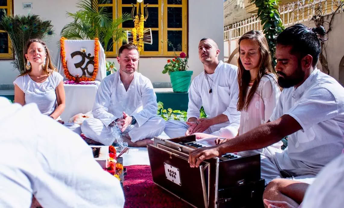 Corso di formazione insegnanti di Bhakti Yoga di 300 ore a Rishikesh, India