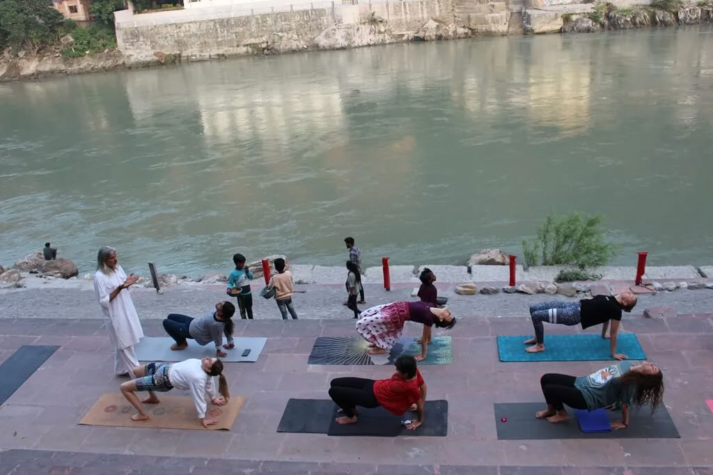 Women Yoga Ritiro