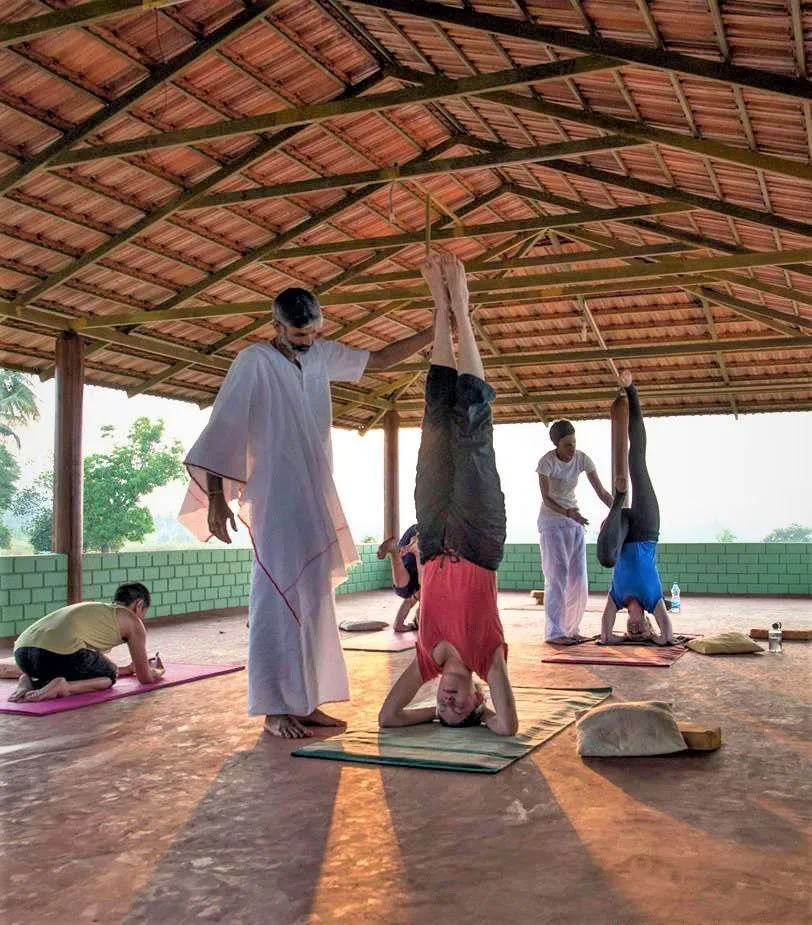 100 Ore di Formazione di Yoga per Bambini Ritiro a Rishikesh – 10 Giorni