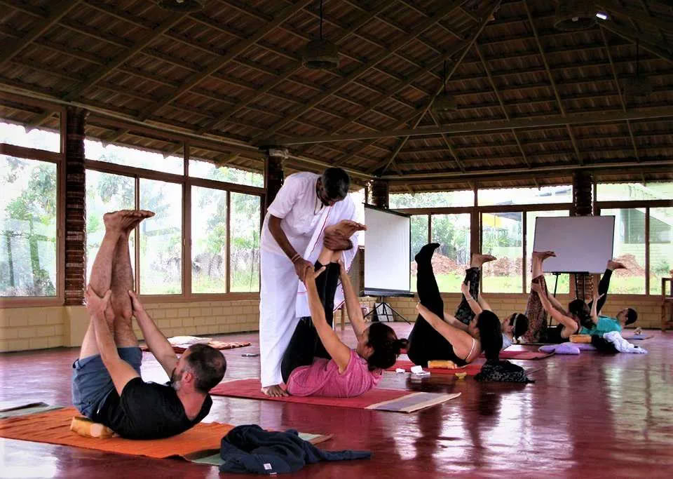 100 Ore di Formazione di Yoga per Bambini Ritiro a Rishikesh – 10 Giorni
