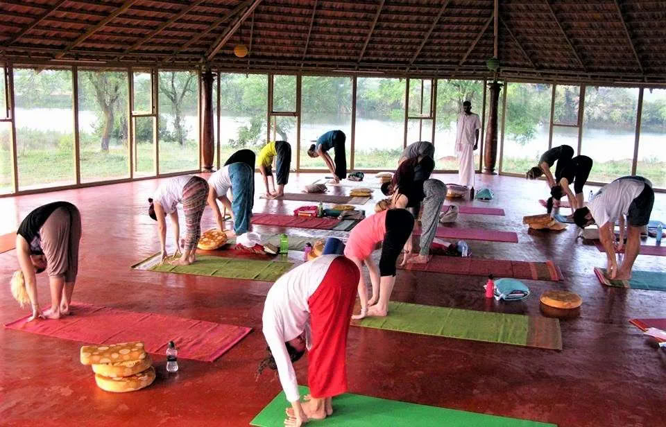 100 Ore di Formazione di Yoga per Bambini Ritiro a Rishikesh – 10 Giorni