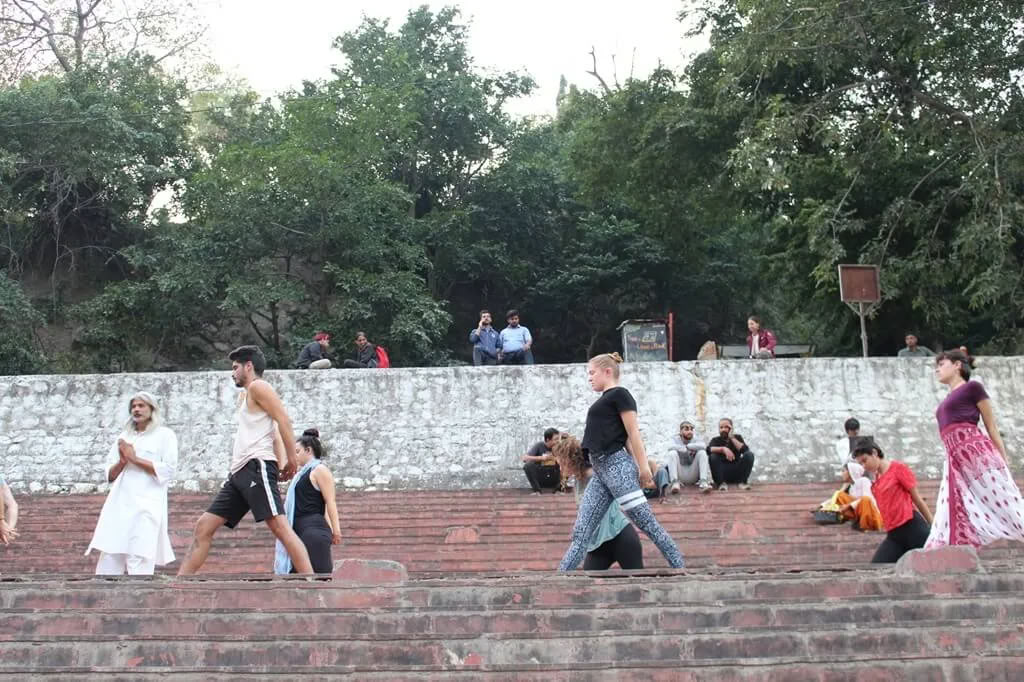 100 Ore di Formazione di Yoga per Bambini Ritiro a Rishikesh – 10 Giorni