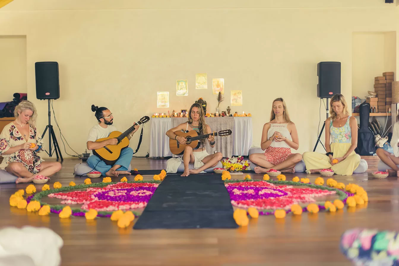 Elements Formazione Insegnanti Yoga di 300 ore