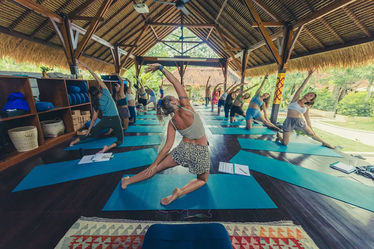 Lucidflow 100h of 300h ytt - Formazione Insegnanti di Yoga a Bali