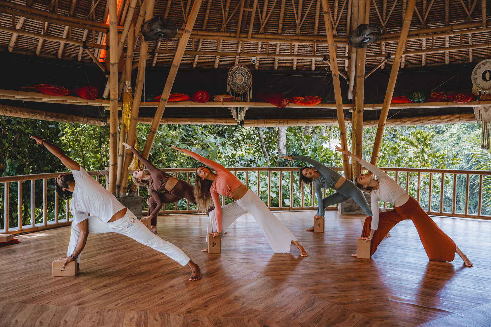 200 ore di formazione insegnanti di yoga a Bali, Amertham