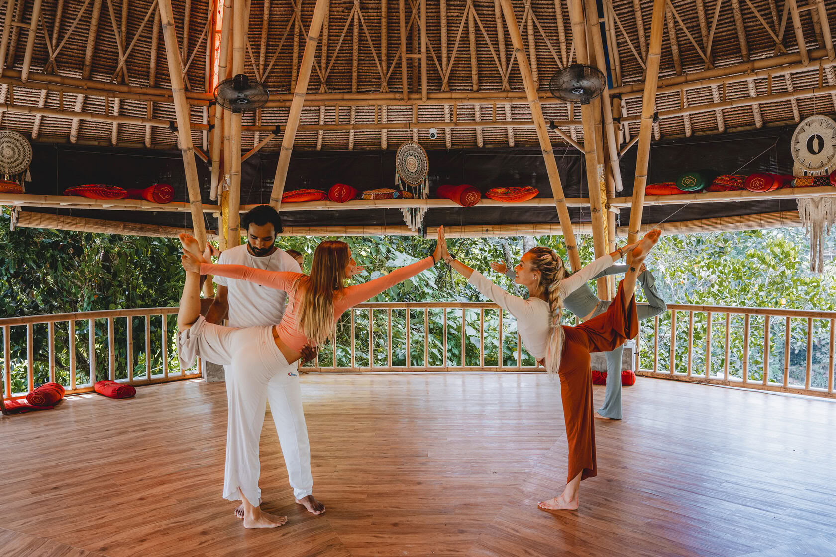 200 ore di formazione insegnanti di yoga a Bali, Amertham