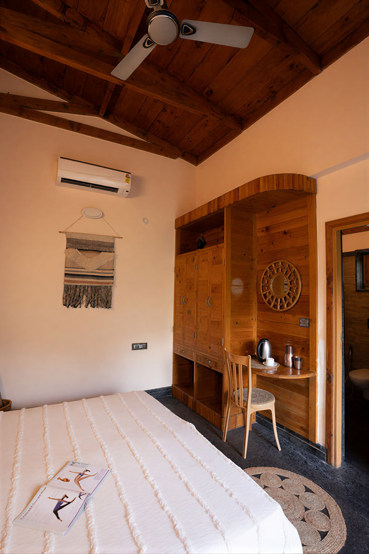 300 ORE A RISHIKESH FORMAZIONE INSEGNANTI DI YOGA – 13 ago - 11 set 2026