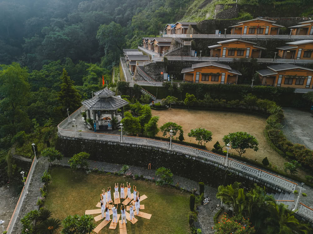300 ORE A RISHIKESH FORMAZIONE INSEGNANTI DI YOGA – 5 OTT. – 3 NOV. 2026