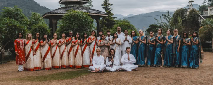300 ORE A RISHIKESH FORMAZIONE INSEGNANTI DI YOGA – 5 OTT. – 3 NOV. 2026