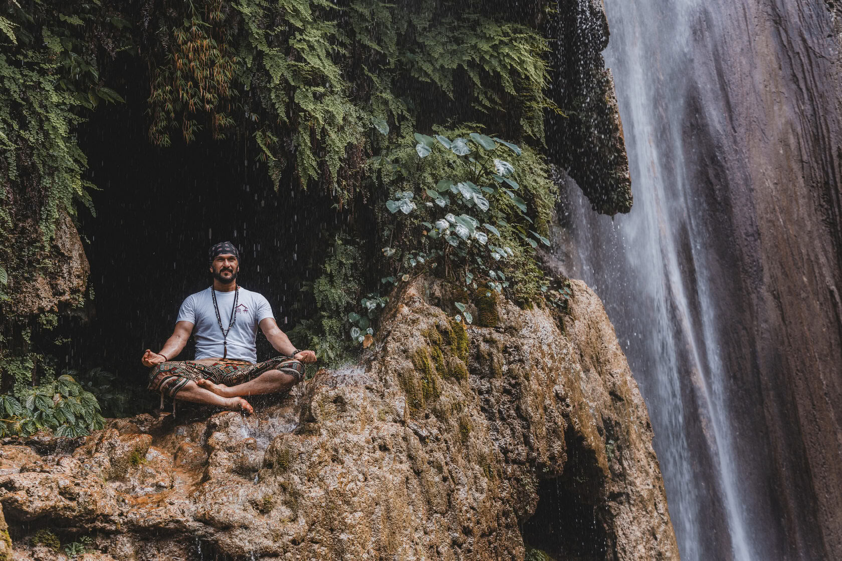 300 ore a Rishikesh Corso di formazione per insegnanti di yoga – 20 gen. – 18 feb. 2027