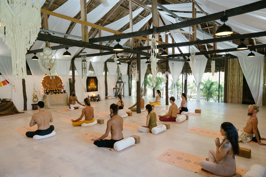 200 Ore/ 300 Ore Formazione Ibrida per Insegnanti di Yoga – 21 dic. – 30 dic. 2026