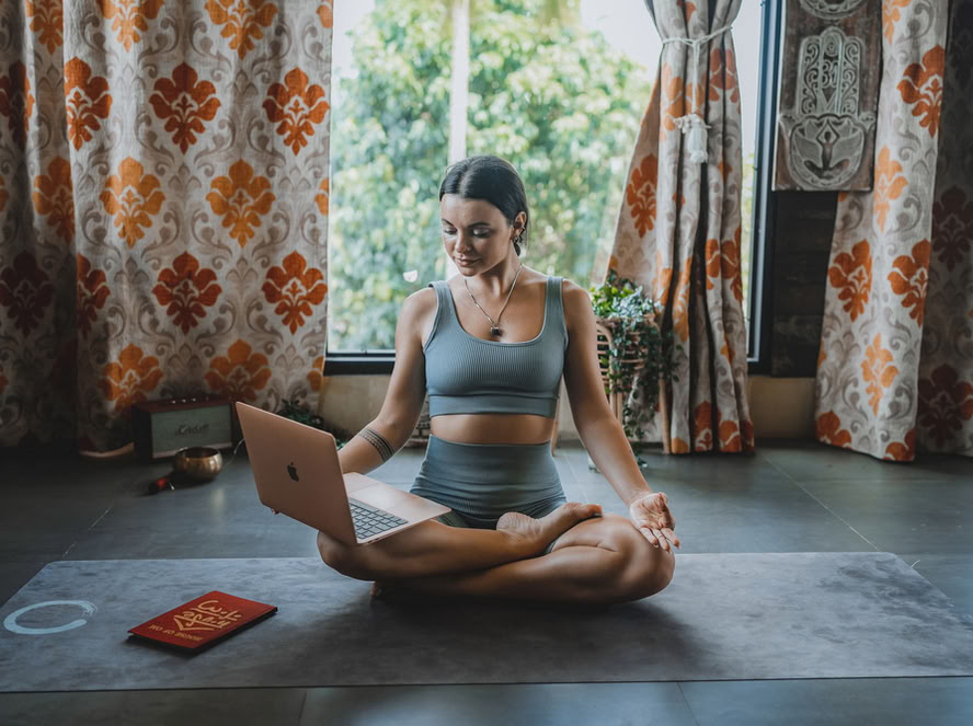 200 Ore/ 300 Ore Formazione Ibrida Insegnanti di Yoga – 22 giu. – 5 lug. 2026