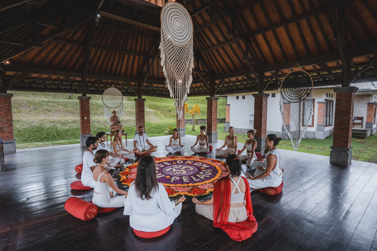 200 Ore/ 300 Ore Formazione Ibrida Insegnanti di Yoga – 22 giu. – 5 lug. 2026