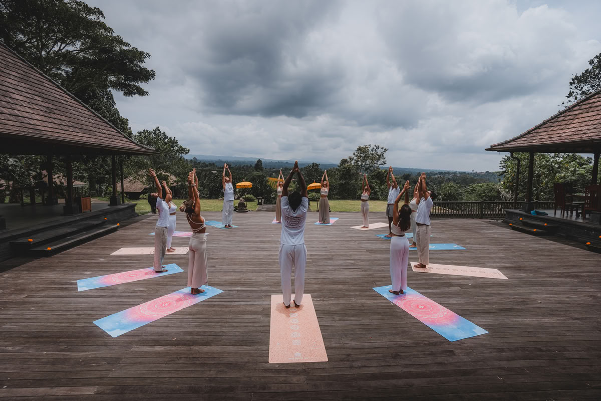 Formazione insegnanti di yoga ibrida di 200 ore / 300 ore – 1 ott. – 14 ott. 2026