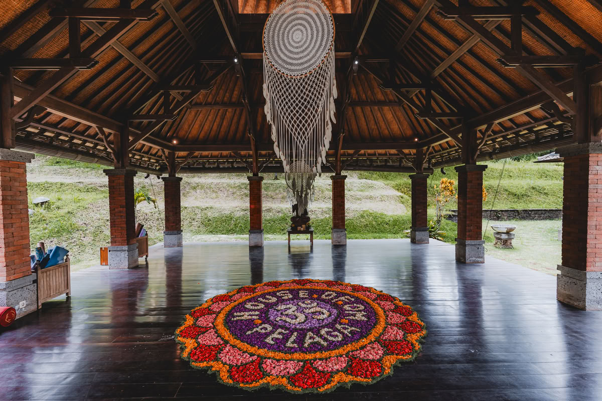 Formazione Insegnanti di Yoga Ibrida di 200 Ore/300 Ore – 24 Dic. 2026 – 6 Gen. 2027
