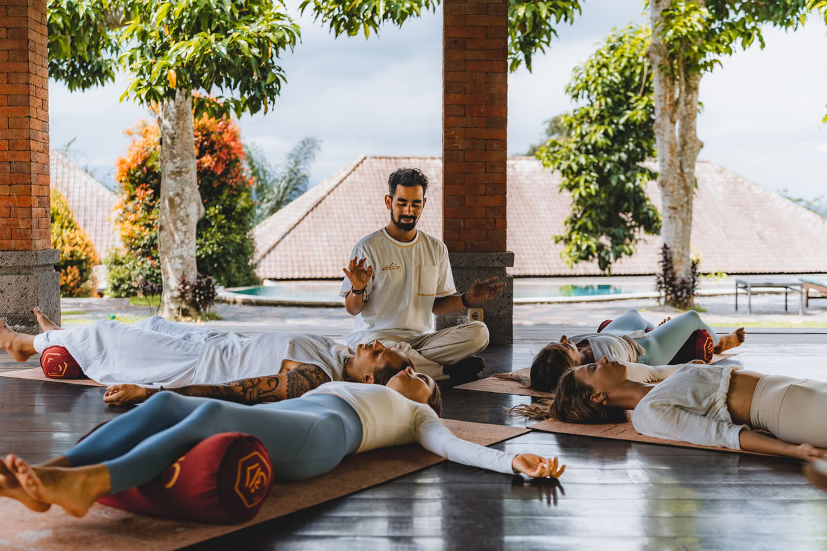 300 ore di formazione insegnanti di Yoga – 11 maggio - 7 giugno 2026