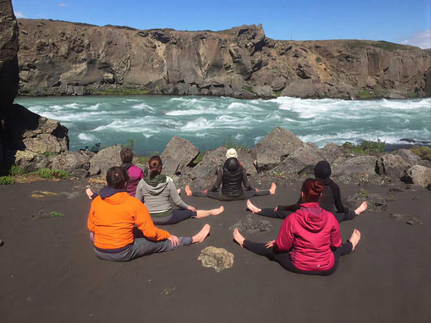 Yoga & Hike Ritiro del Sole di Mezzanotte in Islanda – Date 2026