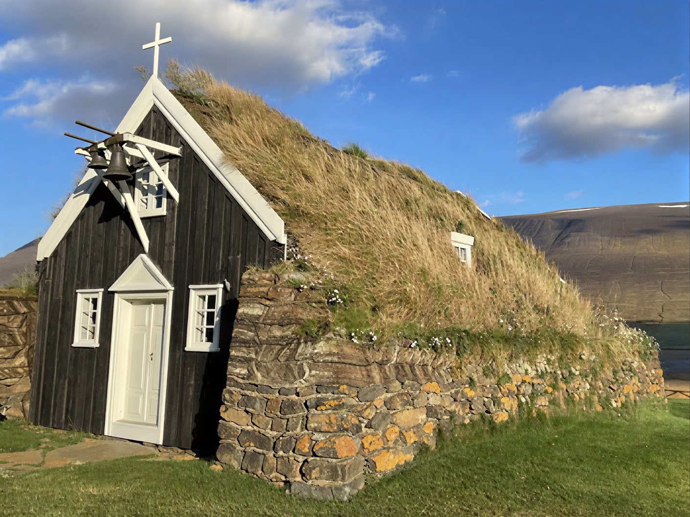 Yoga & Hike Golden Autumn Ritiro Iceland – Dates 2026