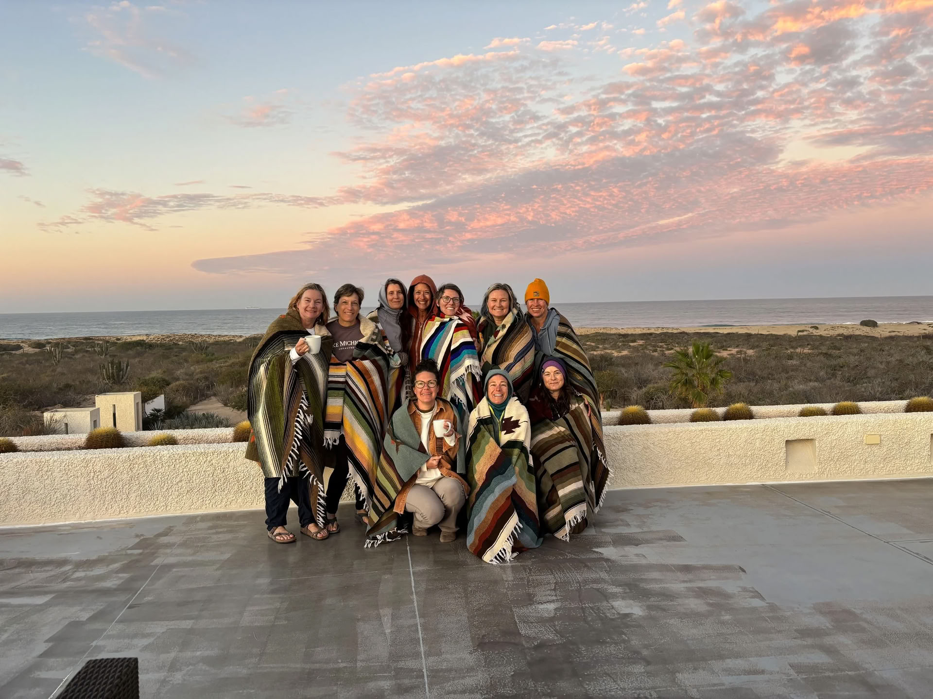 Riding the Waves in Community: Un’esperienza di ritiro olistica e incarnata per donne