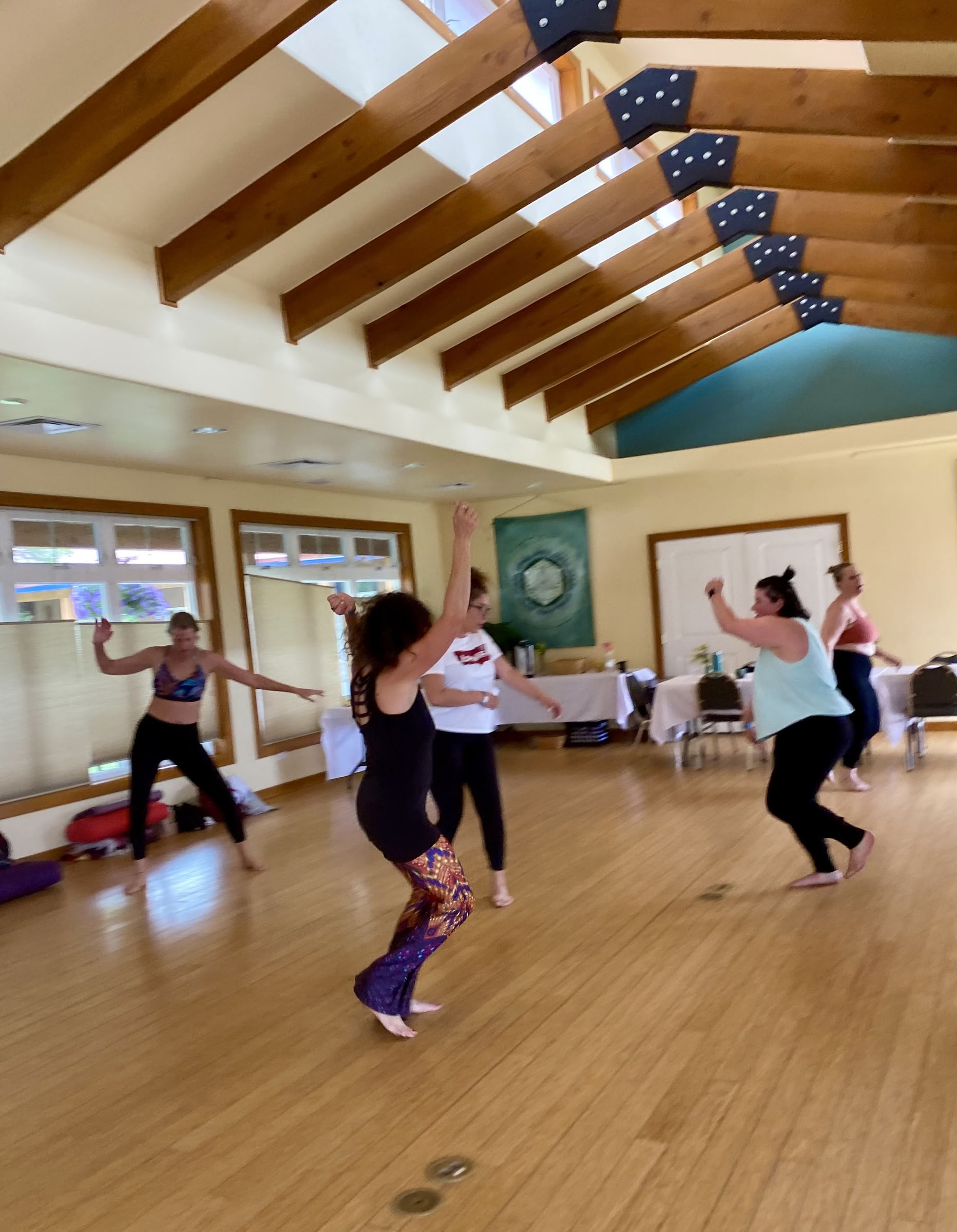 Embody & Rise: Movimento in comunità