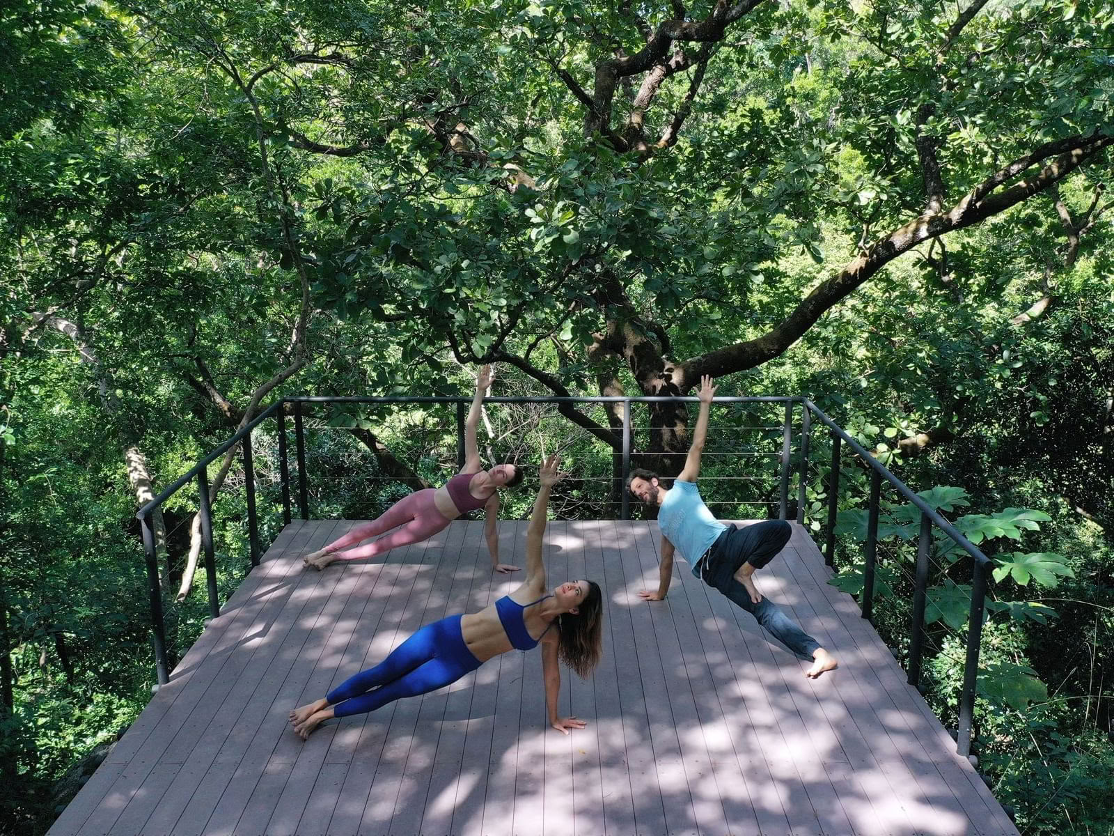 Yoga sulla scogliera
