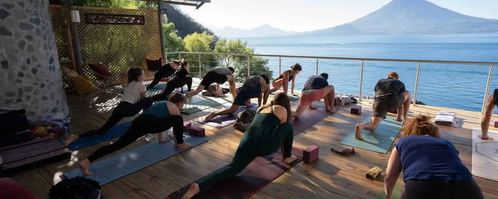 Mindful Movement Ritiro / Madison Fruitman — Villa Sumaya