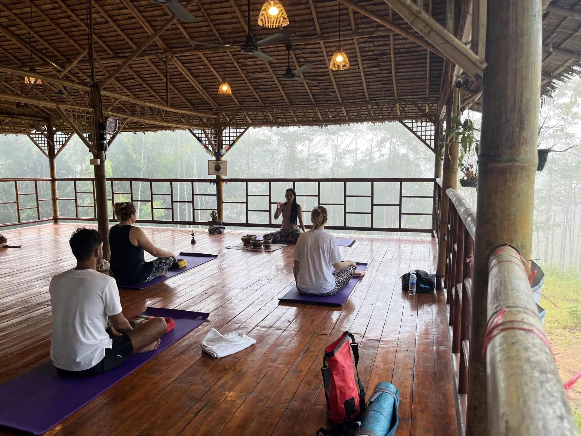 Group Class : Hatha Yoga + meditazione Thai