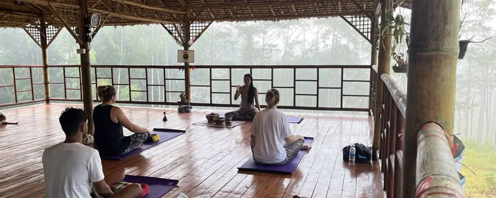 Group Class : Hatha Yoga + meditazione Thai