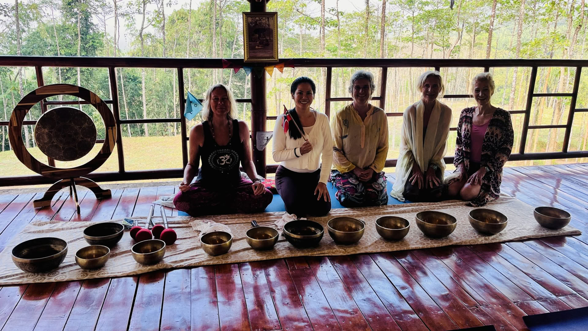 Group Class : Yoga al Tramonto + Bagno Sonoro con Campane Tibetane