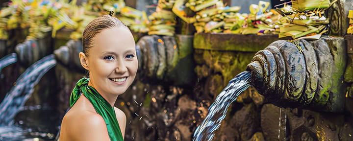 Tirta Empul Sorgente di Acqua Santa Purificazione a Bali