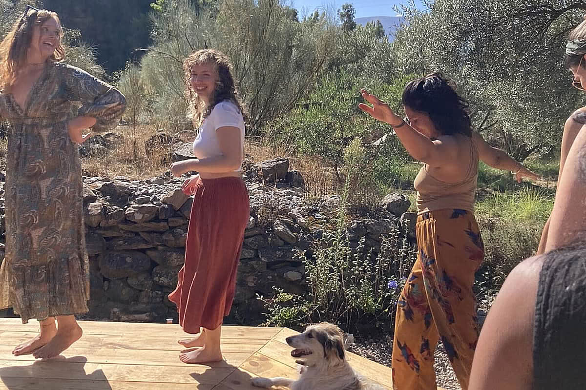 4 Giorni Yoga & Creatività: L'Arte del Riposo